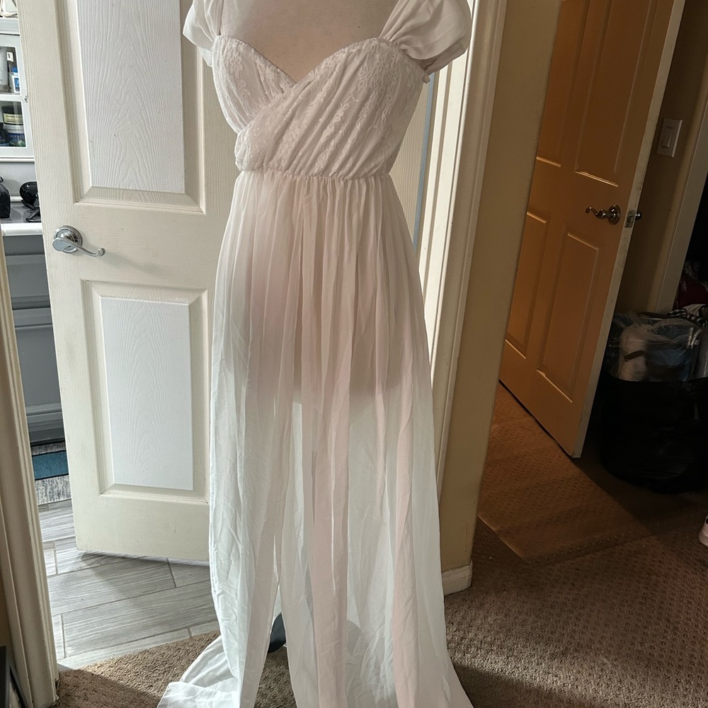 Elegant Off shoulder white Dress - Picture 3 of 3